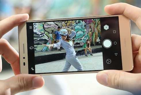 Mỹ Tâm diễn xuất cùng những điệu nhảy đường phố sôi động