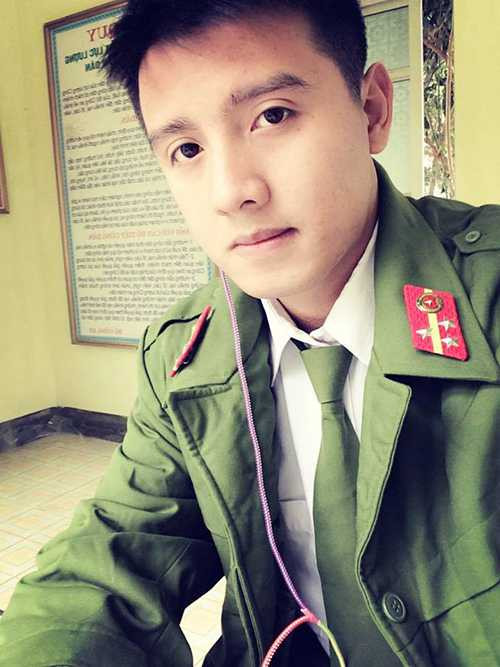 Nam công an điển trai