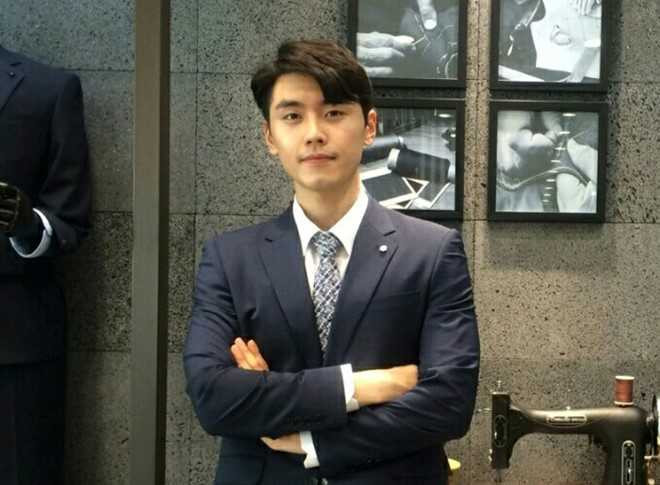 Xuất hiện nam sinh Hàn Quốc điển trai khiến bao người mê mẩn