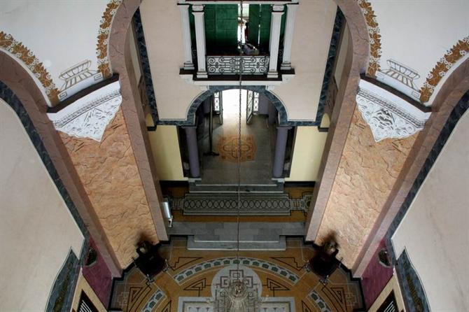 Ngắm nét kiến trúc cổ kính của trường đại học Đông Dương