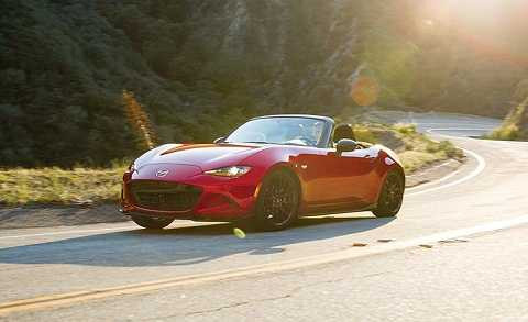 Mẫu xe huyền thoại Mazda MX-5 Miata vừa vinh dự nhận giải thưởng xe thế giới của năm 2016