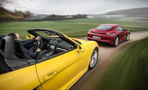 Từ phiên bản 2016, Porsche đổi tên hai dòng Boxster và Cayman thành 718 Boxster và 718 Cayman, nhằm tôn vinh những đột phá của Porsche 718 từ năm 1957 và nhắc lại lịch sử của hãng về động cơ 4 xi-lanh nằm ngang. Cũng từ thế hệ này, phiên bản mui trần và mui cứng có chung thông số sức mạnh, và mui trần sẽ được định giá cao hơn so với bản mui cứng