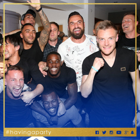 Các cầu thủ Leicester mở tiệc ở nhà Vardy Các cầu thủ Leicester mở tiệc ở nhà Vardy