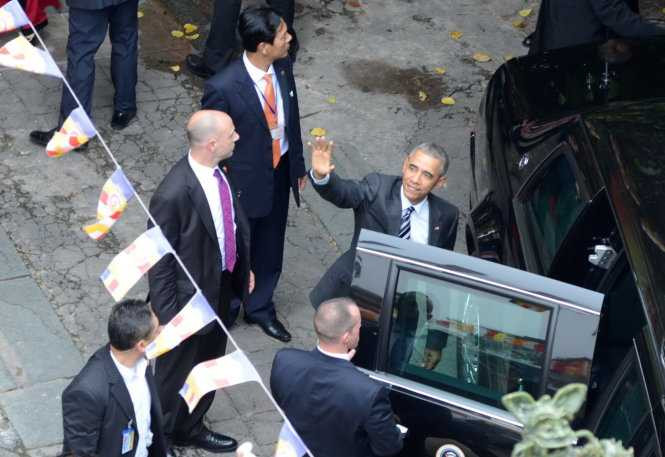 Tổng thống Obama đến thẳng chùa Ngọc Hoàng (Ảnh: Duyên Phan/TTO) 
