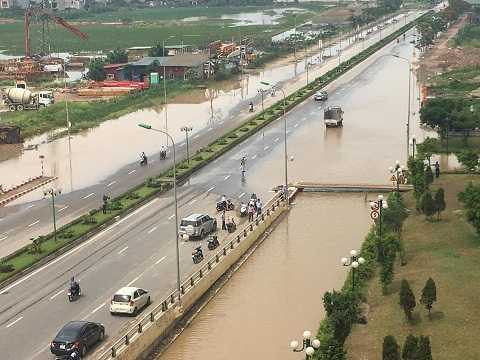 Khu đô thị Dương Nội vẫn bị nước phong tỏa