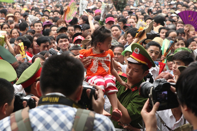 Dự tính trong ngày hôm nay đã có 1,5 - 2 triệu lượt người đổ về khu di tích Đền Hùng (Ảnh: GĐ&XH)