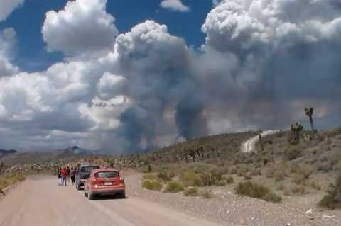 Mưa lớn xảy ra là do đám mây đen cuồn cuộn từ khu căn cứ. Ảnh The Sun Mưa lớn xảy ra là do đám mây đen cuồn cuộn từ khu căn cứ. Ảnh The Sun