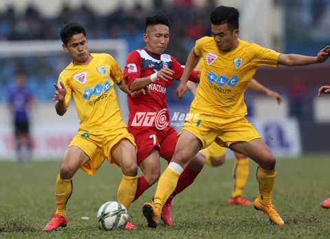 Nghiêm Xuân Tú sang Đức thử việc