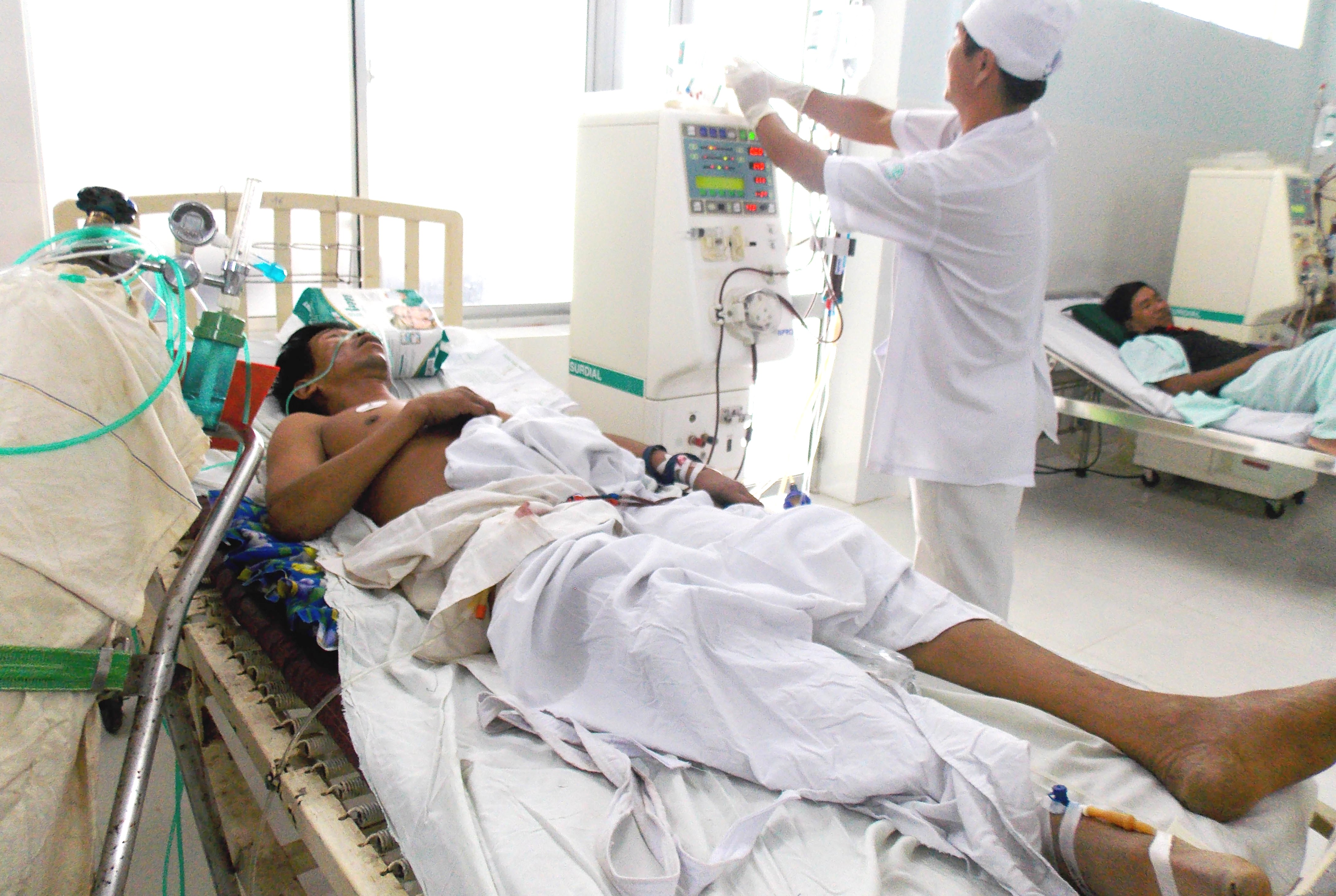 Bệnh nhân Phạm Phú Nhàn hiện vẫn chưa qua cơn nguy kịch.