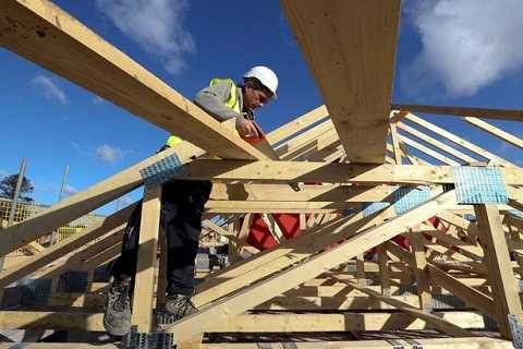 Chiếc điện thoại sẽ là một lựa chọn tối ưu cho những người yêu thích sự bền bỉ. Ảnh The Mirror