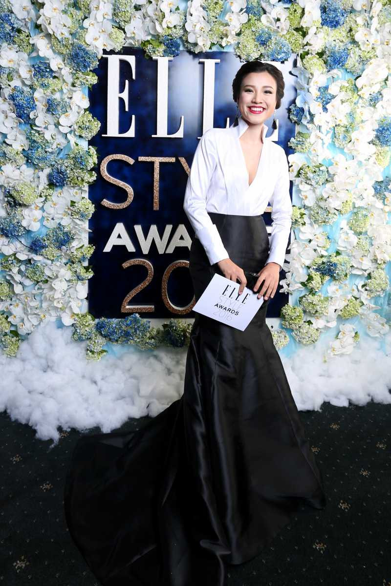 Ngọc Trinh – Hoàng Oanh làm ngơ khi chạm mặt vì từng tranh cãi gay gắt