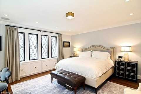 Căn biệt thự rộng hơn 760 m2 gồm 9 phòng ngủ. Căn biệt thự rộng hơn 760 m2 gồm 9 phòng ngủ.