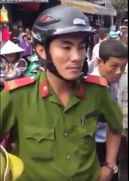 Người bán hàng rong bị thượng sỹ công an quật ngã: Quyết kiện tới cùng vụ việc