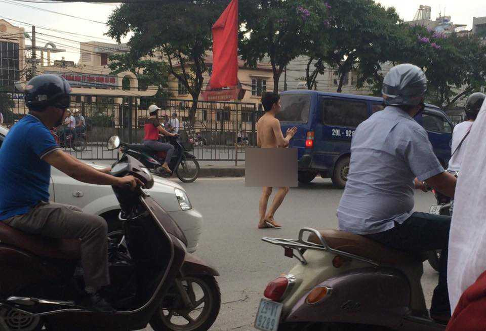 Người đàn ông có biểu hiện bất thường nhưng không có hành động gây rối trật tự công cộng.