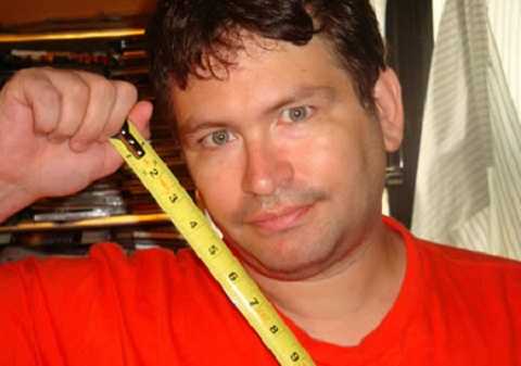 Jonah Falcon có “cậu bé” dài 24,13cm ở tình trạng bình thường và 34,29cm khi cương cứng