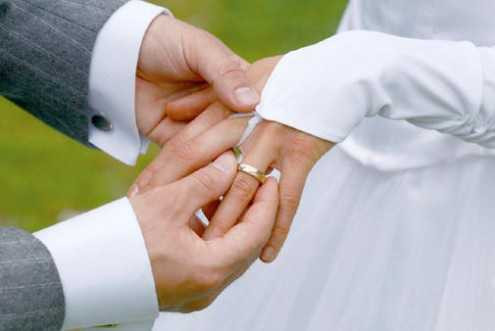 Những người đã lập gia đình có thể chia sẻ tâm sự với vợ hoặc chồng, đỡ đần nhau giúp cuộc sống lành mạnh hơn và chính điều này ảnh hưởng tới tỷ lệ sống sót của bệnh nhân Những người đã lập gia đình có thể chia sẻ tâm sự với vợ hoặc chồng, đỡ đần nhau giúp cuộc sống lành mạnh hơn và chính điều này ảnh hưởng tới tỷ lệ sống sót của bệnh nhân