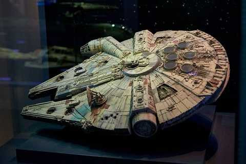 Một UFO lại lẩn khuất trong căn cứ quân sự bí mật của Mỹ. Ảnh The Mirror Một UFO lại lẩn khuất trong căn cứ quân sự bí mật của Mỹ. Ảnh The Mirror