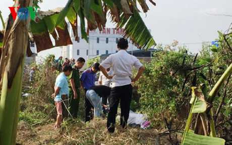 Lực lượng chức năng đang khám nghiệm hiện trường, điều tra nguyên nhân. Ảnh VOV