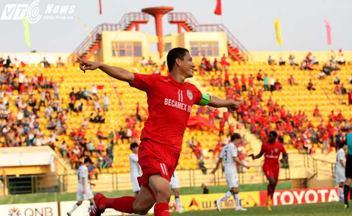 'Cánh én không mỏi' Anh Đức ở sân Gò Đậu (ảnh: Hoàng Tùng)