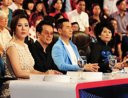 Hoa hậu Thu Hoài, nhạc sỹ Đức Huy, ca sỹ Nguyễn Hưng, ca sỹ Phương Dung sẽ là bốn giám khảo của tập này.