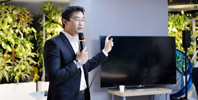 TS. Philipp Rösler chia sẻ nhiều câu chuyện khởi nghiệp với các bạn trẻ