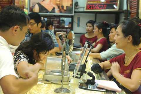 Nhà đầu tư chốt lời, giá vàng hôm nay 5/5 rơi nhẹ