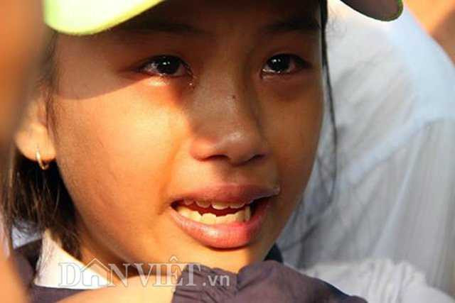 Em Ngân kể lại vụ việc trong nước mắt.