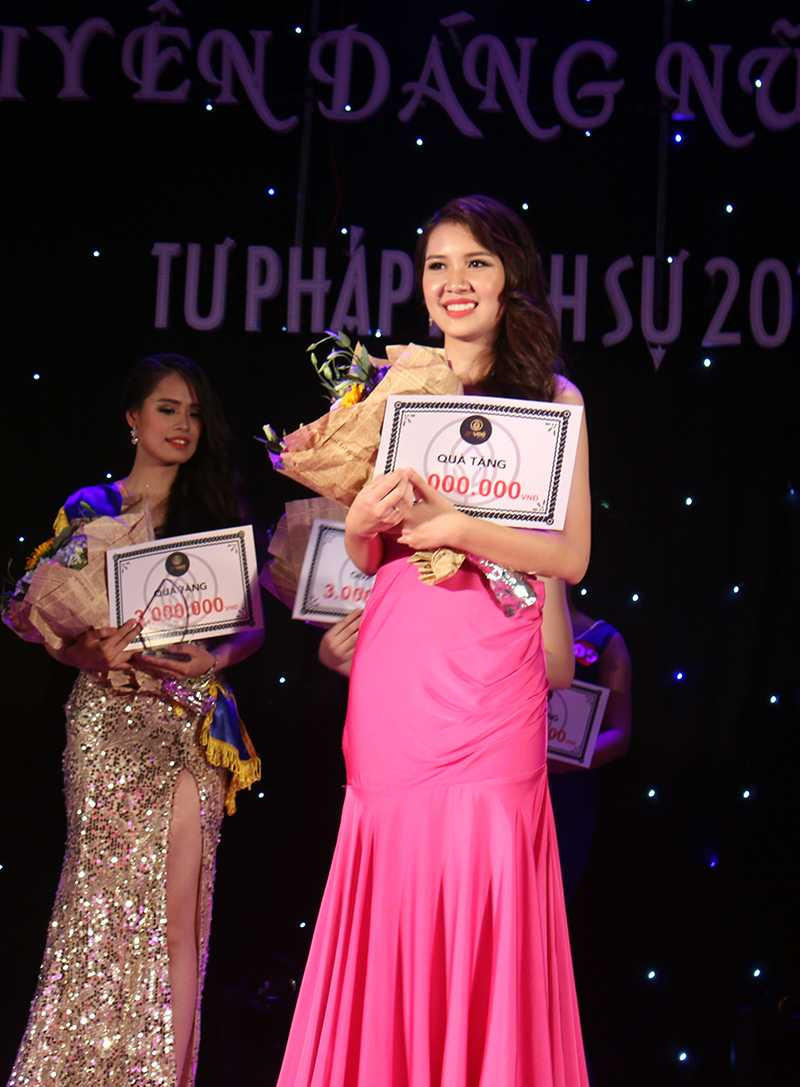 Nhan sắc hoa khôi 'Duyên dáng Tư pháp Hình sự 2016'