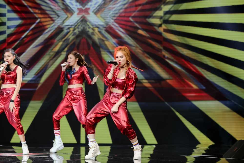 Nhân tố bí ẩn: Yanbi ngồi xe lăn lên sân khấu biểu diễn vẫn bị loại