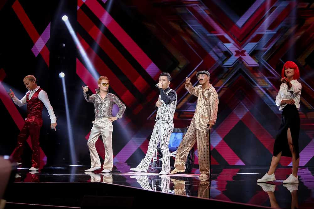 Nhân tố bí ẩn: Yanbi ngồi xe lăn lên sân khấu biểu diễn vẫn bị loại