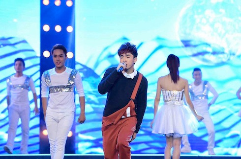 Chi Dân và 'Vầng trăng cô đơn'.