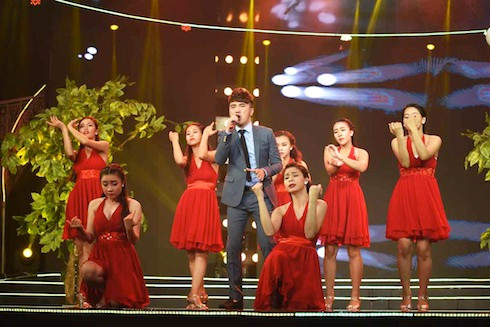 Dương Ngọc Thái hát ca khúc Dấu tình sầu.