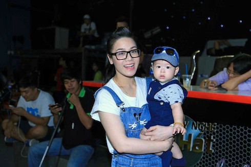 Nhật Kim Anh khoe con trai kháu khỉnh.