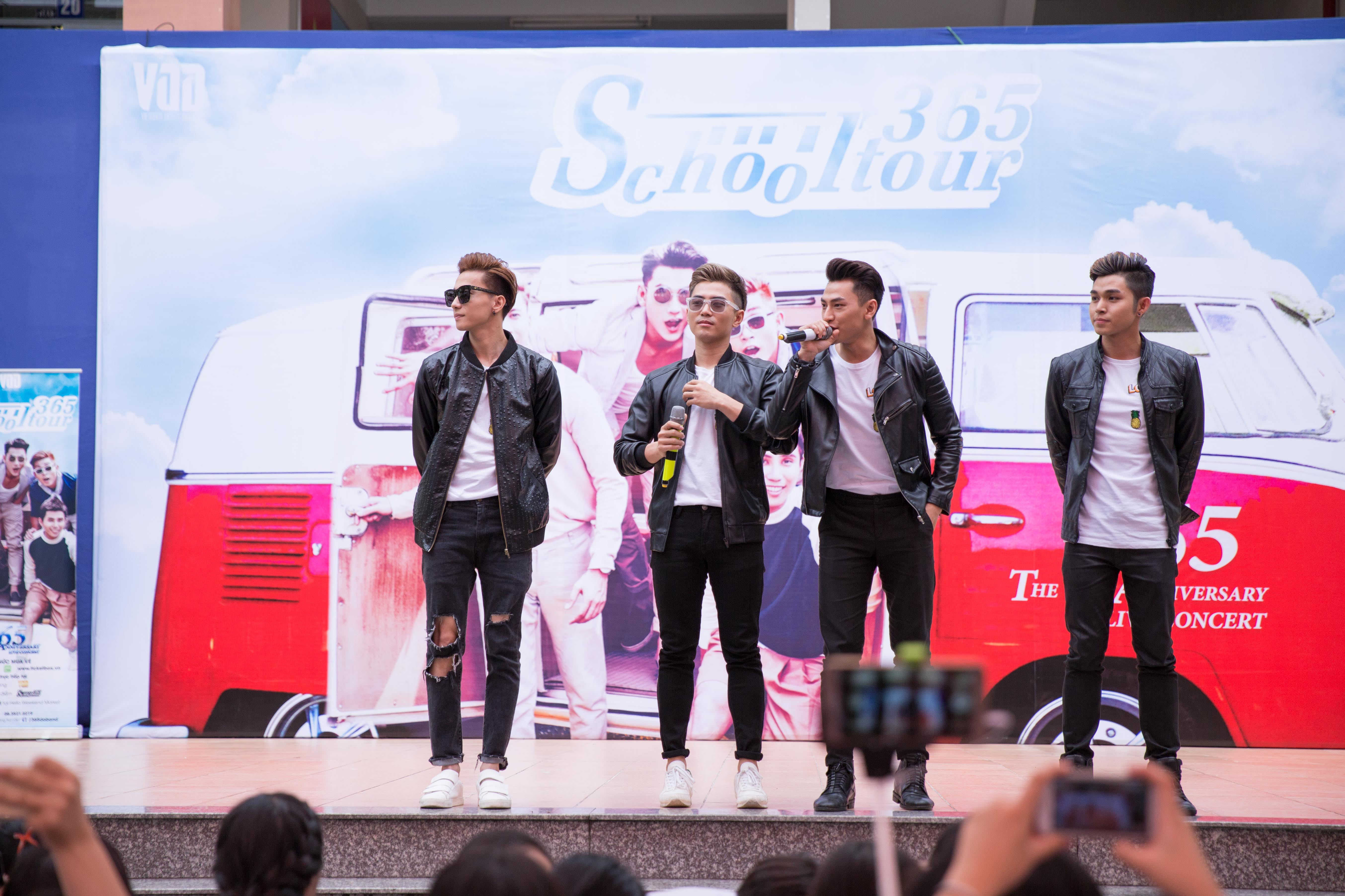 Nhóm 365 quậy tưng bừng cùng hơn 10.000 học sinh trong tour lưu diễn