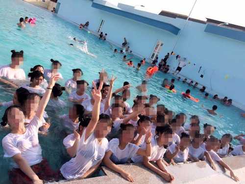 "Nhức mắt" với ảnh kỷ yếu táo bạo của nữ sinh
