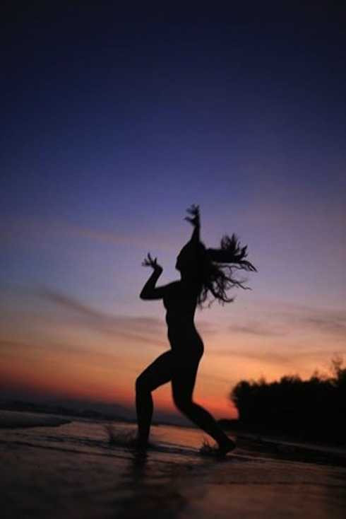 Bộ ảnh nhạy cảm bảo vệ môi trường của Rosy Vũ. 3