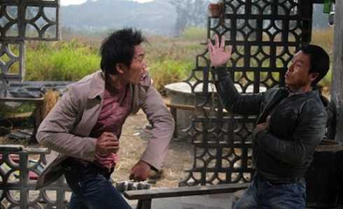 Trân Triệu Long (trái) đả chiến Chân Tử Đan.