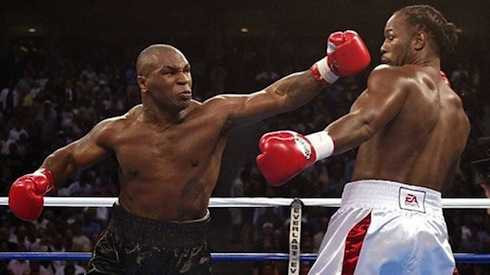 Cú đấm sấm sét của Mike Tyson.
