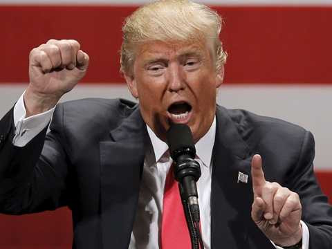 Donald Trump - cậu bé ve chai. Tỷ phú Mỹ được sinh ra trong một gia đình vương giả, tuy nhiên, cha của ông không muốn con trai mình bị đồng tiền làm lười biếng ngay từ khi còn bé tý. Cậu bé Trump đã theo cha tới các công trường xây dựng và nhặt lại những chai nước soda đã sử dụng để đổi lấy chút ít tiền lẻ