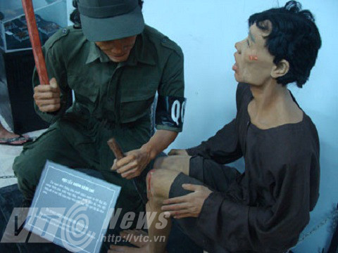 Cảnh tượng đục xương bánh chè