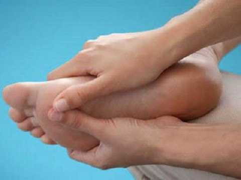 Phù chân, tay hoặc thậm chí là mặt thường được cho là một dấu hiệu của suy tim Phù chân, tay hoặc thậm chí là mặt thường được cho là một dấu hiệu của suy tim