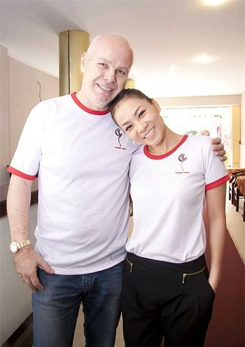 Từ lúc yêu nhau đến nay, ông xã luôn đồng hành cùng Thu Minh trong mọi hoạt động của cô