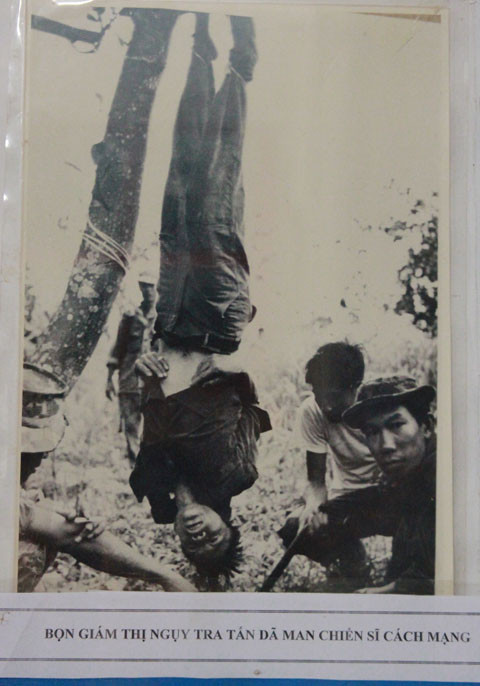 Cảnh treo ngược để tra tấn