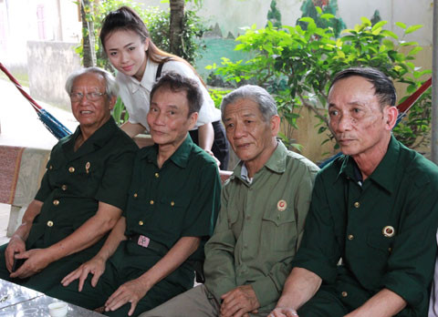 Các cựu tù tụ họp ở Bảo tàng chiến sĩ cách mạng bì tù đày để hoài niệm