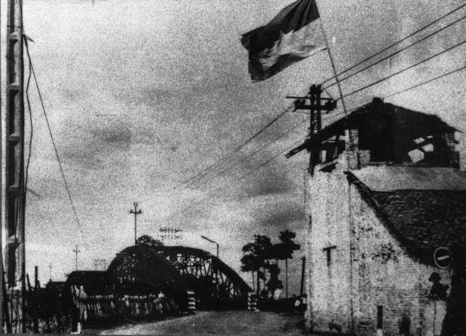 Đồng chí Nguyễn Đức Thọ nổ phát súng B40 đầu tiên khai màn tấn công chiếm 2 đầu cầu Rạch Chiếc