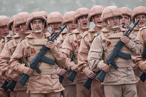 Lễ duyệt binh mừng Ngày Chiến thắng được Nga tổ chức vào ngày 9/5 hằng năm để tưởng nhớ và vinh danh cũng như nhắc nhở các thế hệ tương lai của nước Nga về lịch sử hào hùng của dân tộc mình.