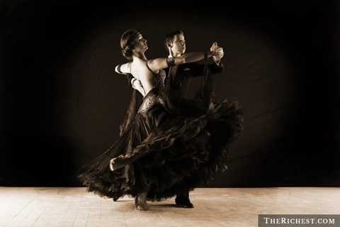 Khiêu vũ truyền thống. Tiêu tốn 30.000 - 100.000 USD. Mặc dù việc học khiêu vũ không quá tốn kém, chỉ khoảng 50 - 100 USD/ khóa học. Tuy nhiên, để có thể thực sự theo đuổi khiêu vũ thực sự, chí phí tập luyện, sân bãi là vô cùng tốn kém. Và để thực sự chuyên nghiệp thì người ta sẽ phải tốn tới hàng trăm nghìn USD.