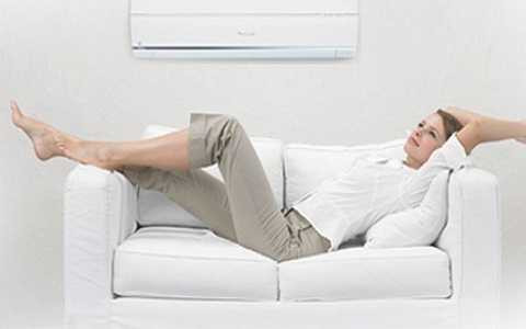 Dùng điều hòa thường xuyên khiến không khí không thể lưu thông, dẫn đến việc vi khuẩn, bụi bẩn tích tụ ngày càng nhiều