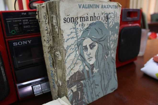 Sống mà nhớ lấy - cuốn tiểu thuyết có đề tài chiến tranh của Raxpuchin, in năm 1977, nhận giải thưởng quốc gia Liên Xô cùng năm trở thành cuốn sách gối đầu giường của nhiều thanh niên thế hệ 6x, 7x.