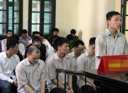 Hinh và đồng bọn ngày hầu tòa.